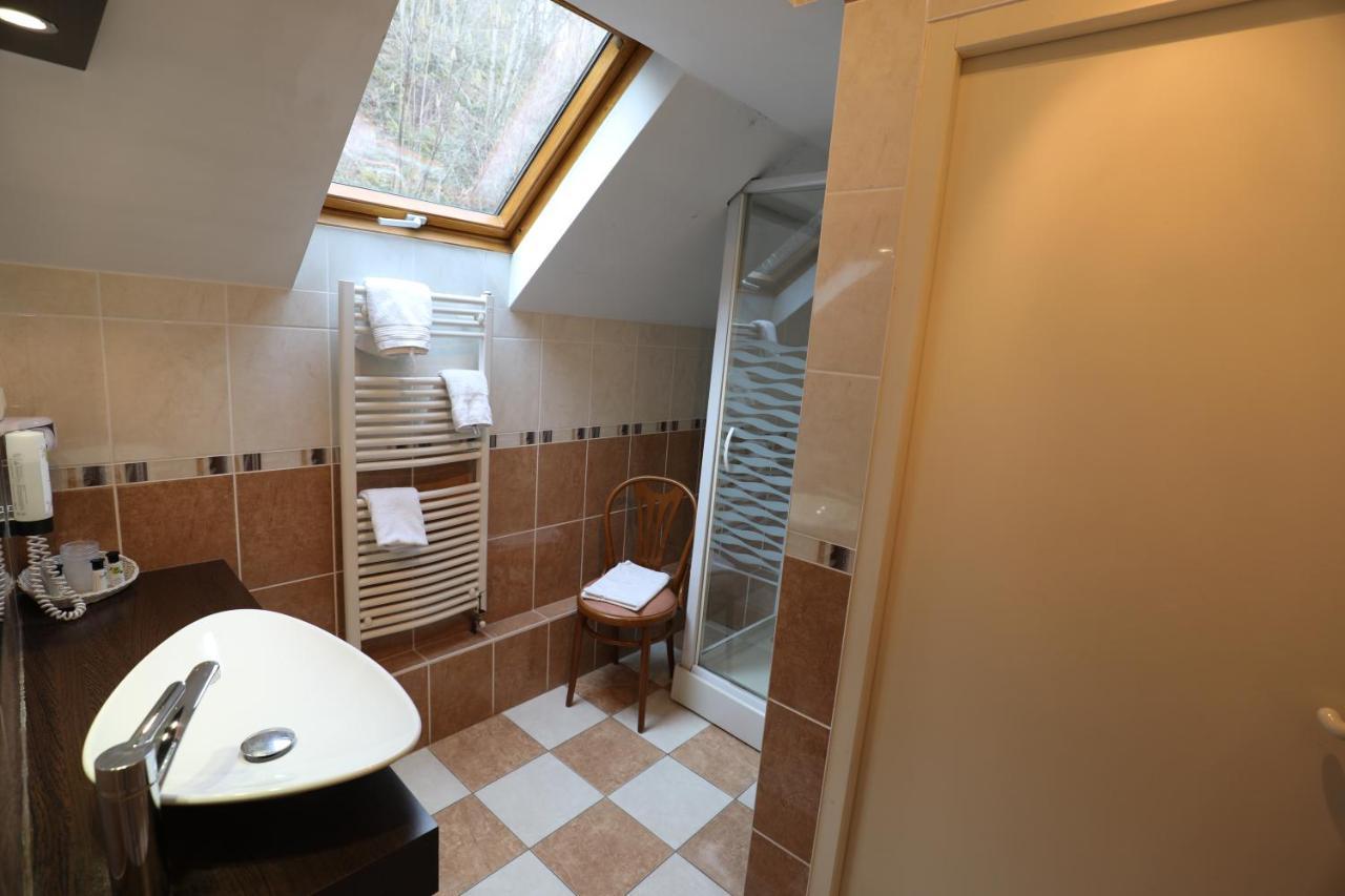 Logis Le Bourguignon Hotel Beze Bagian luar foto