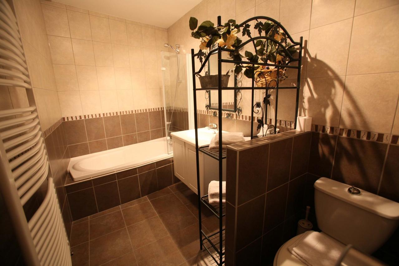 Logis Le Bourguignon Hotel Beze Bagian luar foto